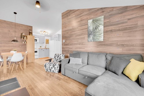 Salon - 47 Rue Maurice-Aveline, Sainte-Adèle, QC - Indoor Photo Showing Living Room