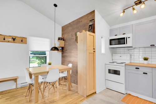 Salle à manger - 47 Rue Maurice-Aveline, Sainte-Adèle, QC - Indoor Photo Showing Kitchen