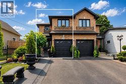 218 MACAULAY Street E  Hamilton, ON L8L 3X8
