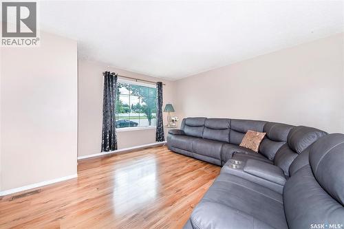 446 Berini Drive, Saskatoon, SK - Indoor Photo Showing Living Room