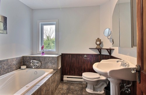 Salle de bains - 94 Rue Galipeau, Thurso, QC - Indoor Photo Showing Bathroom