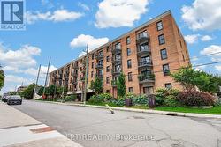 203 - 50 BURNSIDE AVENUE  Ottawa, ON K1Y 2M2