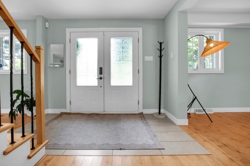 Hall d'entrée/Vestibule - 21 Av. Balzac, Candiac, QC - Indoor Photo Showing Other Room