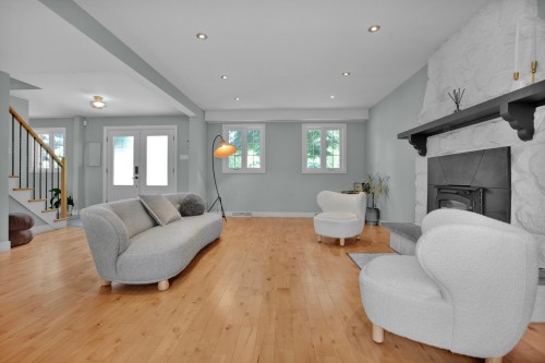 Salon - 21 Av. Balzac, Candiac, QC - Indoor Photo Showing Living Room With Fireplace