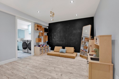 Salle familiale - 21 Av. Balzac, Candiac, QC - Indoor Photo Showing Other Room