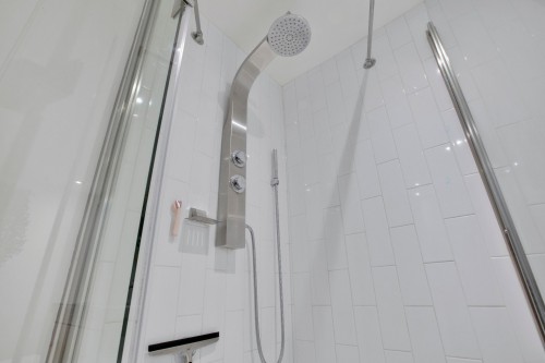 Autre - 21 Av. Balzac, Candiac, QC - Indoor Photo Showing Bathroom