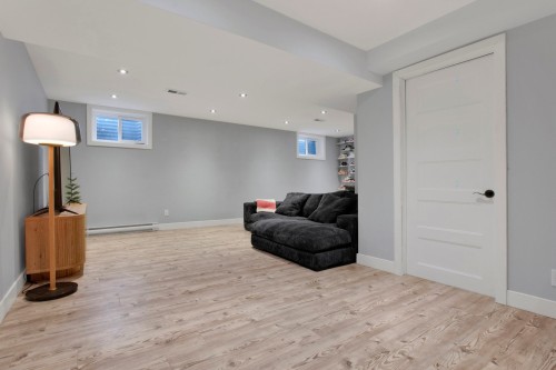 Salle familiale - 21 Av. Balzac, Candiac, QC - Indoor