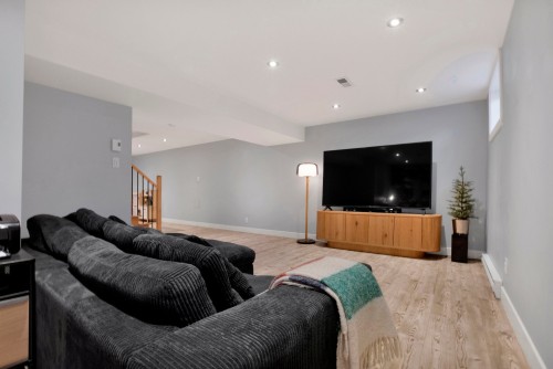 Salle familiale - 21 Av. Balzac, Candiac, QC - Indoor Photo Showing Living Room