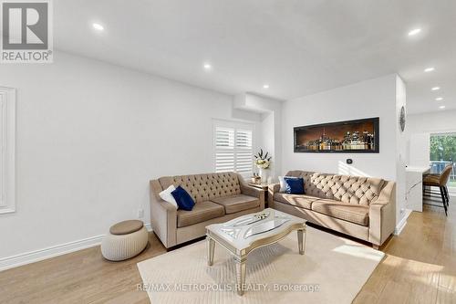 30A Cedar Drive, Toronto, ON - Indoor Photo Showing Living Room