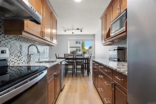 #7-10046 Fifth St, Sidney, BC 
