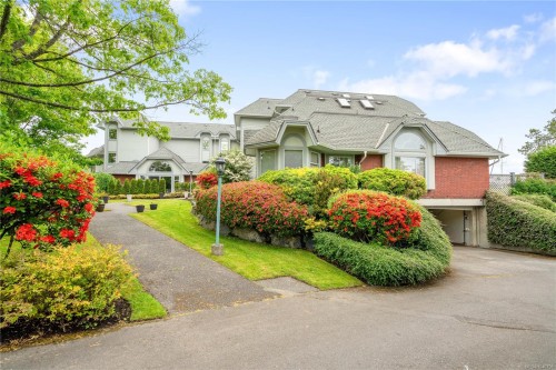 #101-10431 Resthaven Dr, Sidney, BC - Outdoor