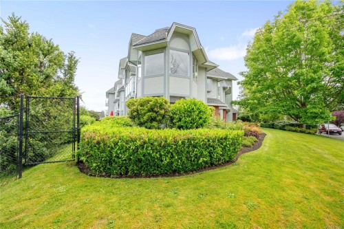 #101-10431 Resthaven Dr, Sidney, BC - Outdoor