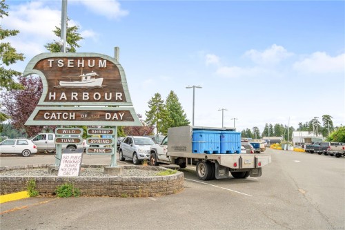 #101-10431 Resthaven Dr, Sidney, BC - Outdoor