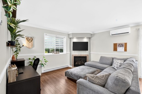 Salon - 301-1231 Rue Rodrigue, Terrebonne (La Plaine), QC - Indoor With Fireplace