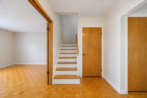 Staircase - 7683 Place Trahan, Brossard, QC - Indoor Photo Showing Other Room