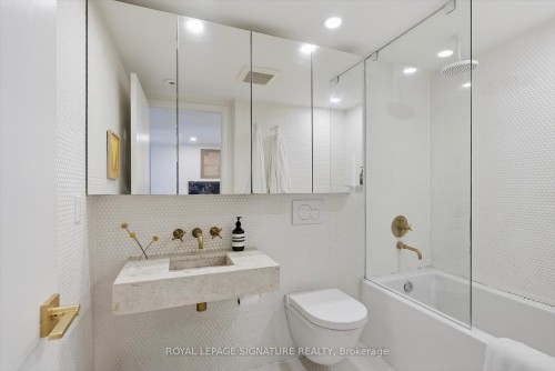 137-3 Everson Drive, Toronto, ON - Indoor Photo Showing Bathroom