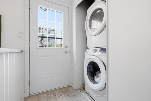 137-3 Everson Drive, Toronto, ON - Indoor Photo Showing Laundry Room