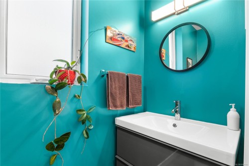 1704 Coronation Ave, Victoria, BC - Indoor Photo Showing Bathroom