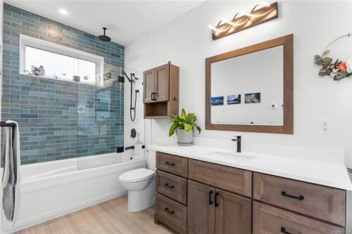 1704 Coronation Ave, Victoria, BC - Indoor Photo Showing Bathroom