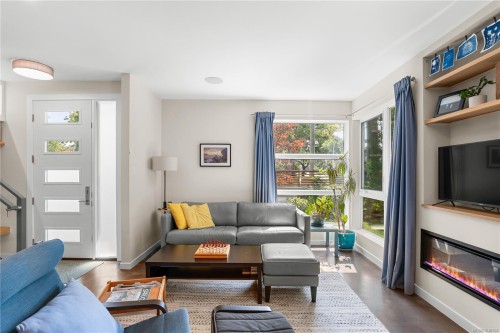 1704 Coronation Ave, Victoria, BC - Indoor Photo Showing Living Room With Fireplace