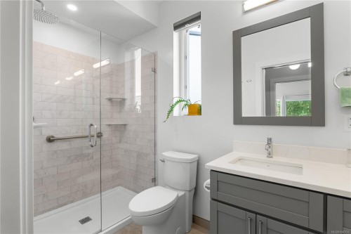 1704 Coronation Ave, Victoria, BC - Indoor Photo Showing Bathroom