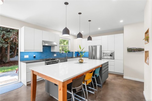 1704 Coronation Ave, Victoria, BC - Indoor Photo Showing Kitchen With Upgraded Kitchen