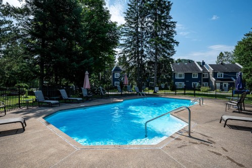 Piscine - 211-268 Ch. Du Mont-Loup-Garou, Sainte-Adèle, QC - Outdoor With In Ground Pool With Backyard