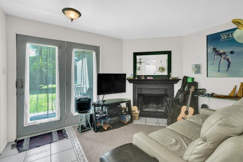 Hall d'entrée/Vestibule - 211-268 Ch. Du Mont-Loup-Garou, Sainte-Adèle, QC - Indoor Photo Showing Living Room With Fireplace