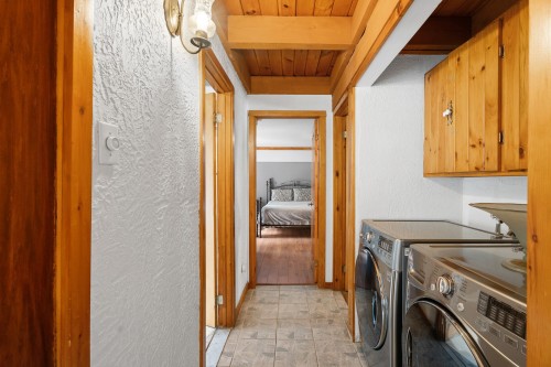 Corridor - 7 Rue St-Christophe, Saint-Jérôme, QC - Indoor Photo Showing Laundry Room