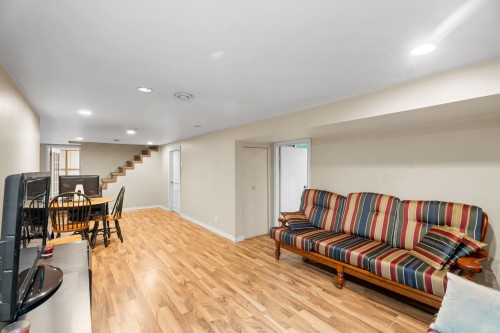 Salle familiale - 7 Rue St-Christophe, Saint-Jérôme, QC - Indoor