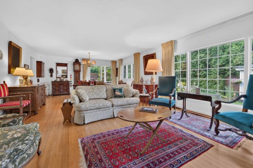 Salon - 45 Av. De Vittel, Lorraine, QC - Indoor Photo Showing Living Room