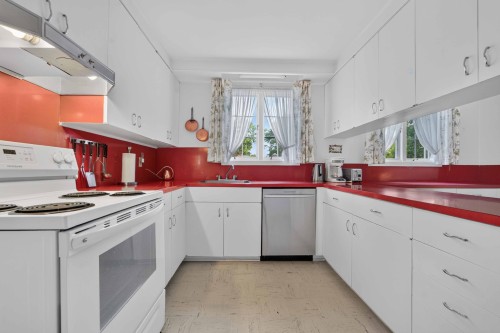 Cuisine - 45 Av. De Vittel, Lorraine, QC - Indoor Photo Showing Kitchen