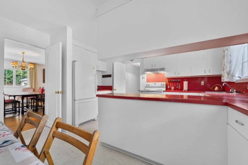 Vue d'ensemble - 45 Av. De Vittel, Lorraine, QC - Indoor Photo Showing Kitchen