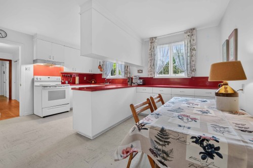 Coin-repas - 45 Av. De Vittel, Lorraine, QC - Indoor Photo Showing Kitchen