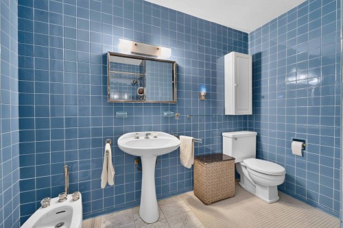 Salle de bains - 45 Av. De Vittel, Lorraine, QC - Indoor Photo Showing Bathroom