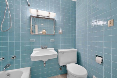 Salle de bains - 45 Av. De Vittel, Lorraine, QC - Indoor Photo Showing Bathroom