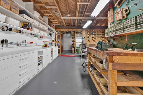 Atelier - 45 Av. De Vittel, Lorraine, QC - Indoor Photo Showing Other Room