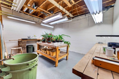 Atelier - 45 Av. De Vittel, Lorraine, QC - Indoor