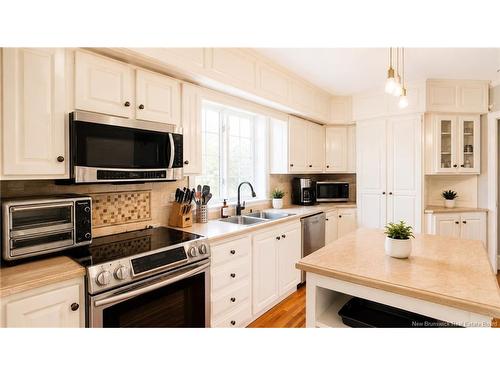 650 West Dr, Bathurst, NB 