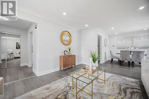7493 Netherwood Road, Mississauga, ON - Indoor Photo Showing Living Room