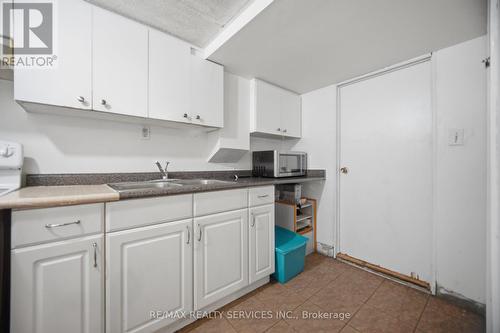 7493 Netherwood Road, Mississauga, ON - Indoor Photo Showing Kitchen
