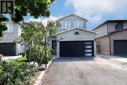 598 PILCOM COURT  Mississauga, ON L5B 4A3
