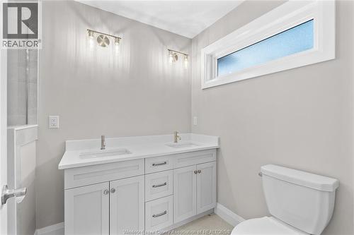 210 Angelo, Lasalle, ON - Indoor Photo Showing Bathroom