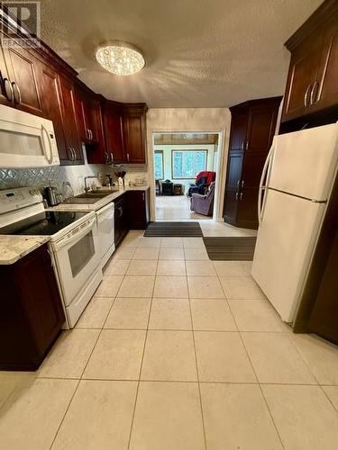 290 Second St N, Massey, ON - Indoor Photo Showing Kitchen