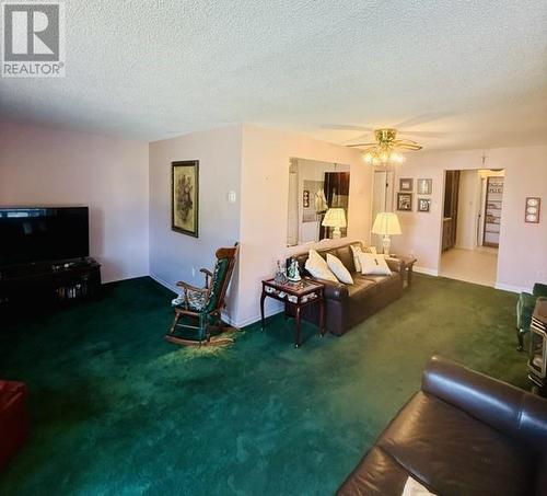 290 Second St N, Massey, ON - Indoor Photo Showing Living Room