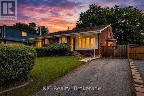 1151 VALLEY COURT  Oshawa (Lakeview), ON L1J 3M4