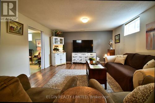 5 Havenridge Court, St. Thomas, ON - Indoor Photo Showing Living Room