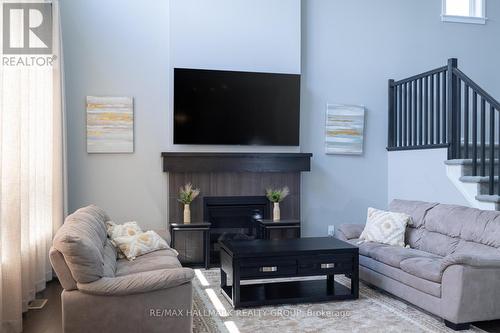 305 Oxer Place, Ottawa, ON - Indoor Photo Showing Living Room