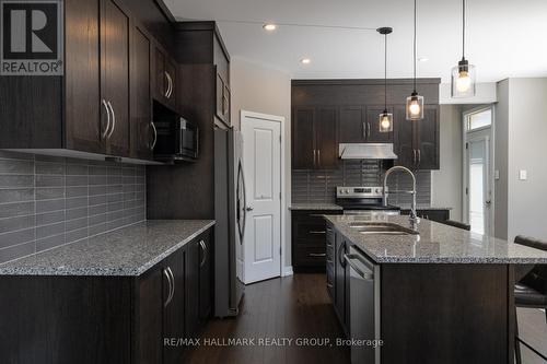305 Oxer Place, Ottawa, ON - Indoor Photo Showing Kitchen With Upgraded Kitchen