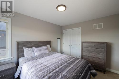 305 Oxer Place, Ottawa, ON - Indoor Photo Showing Bedroom